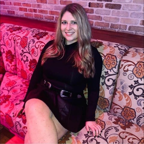 Meet your Posher, Macy - Picture 1 of 1